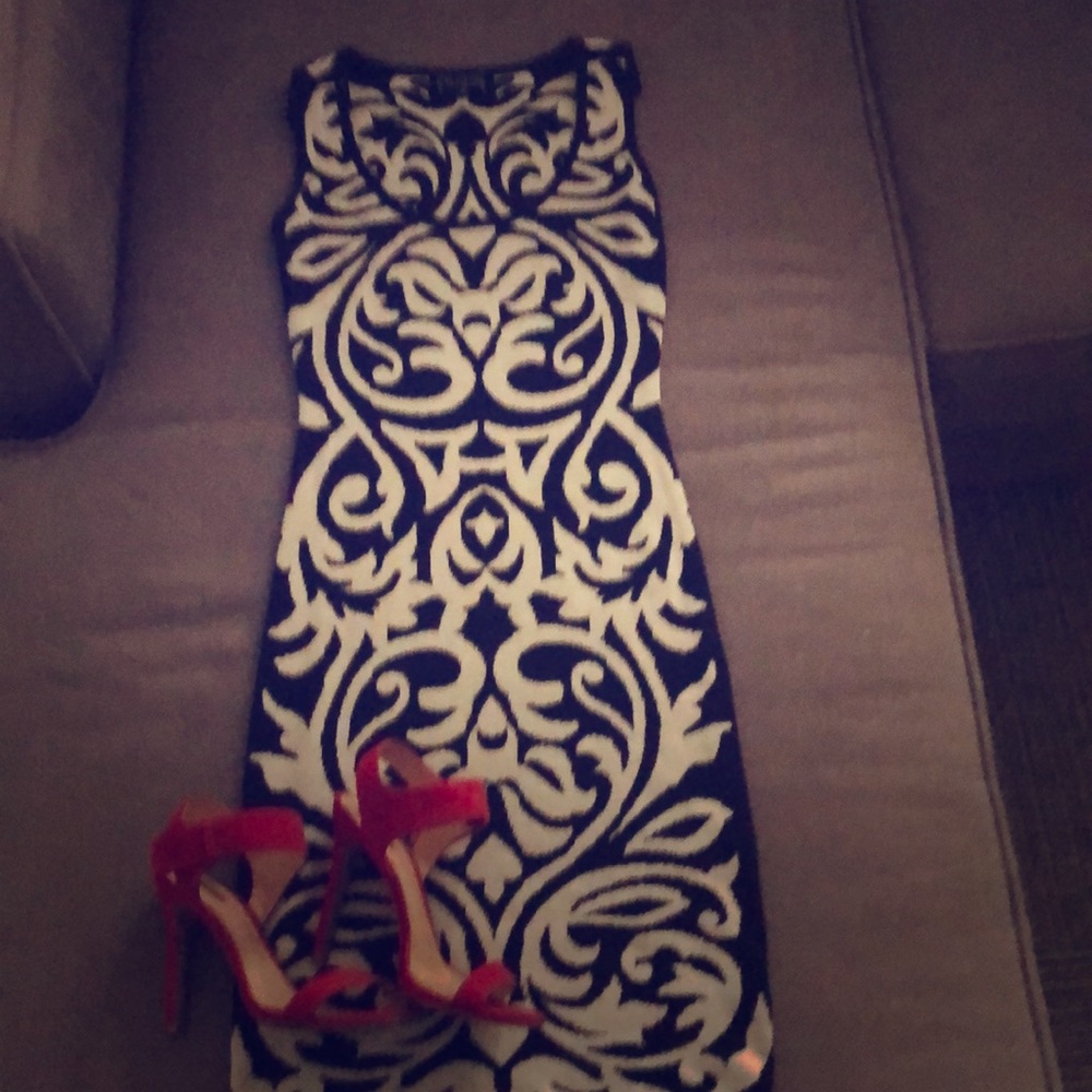 Black/Beige pattern sleeveless dress